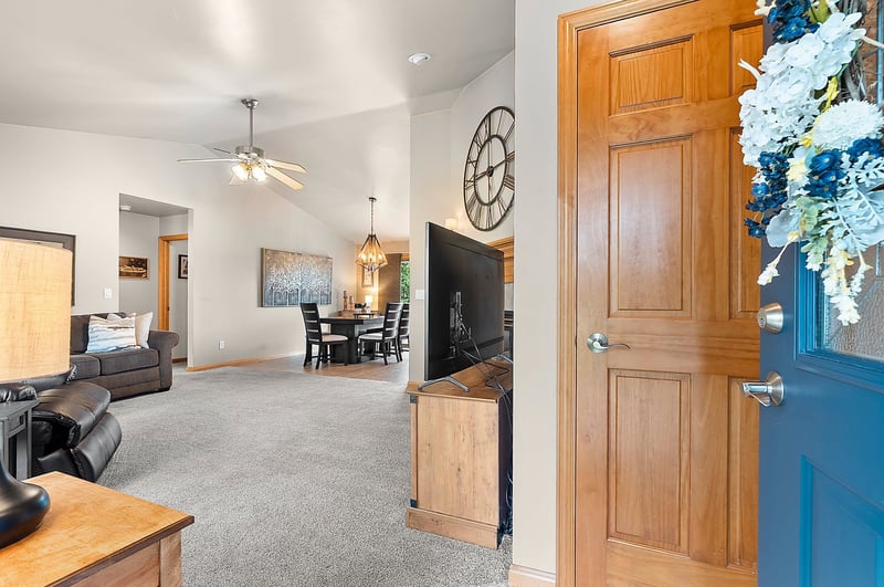 3166 Egan Ln, Green Bay, WI 54311