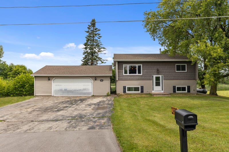 N2749 Evergreen Ln, Appleton, WI 54913