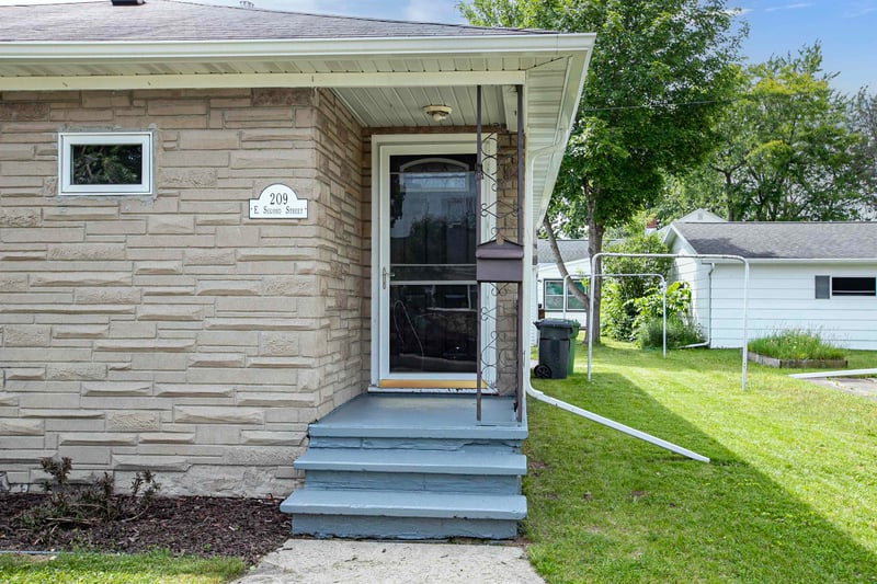 209 2nd St, Kimberly, WI 54136-1914
