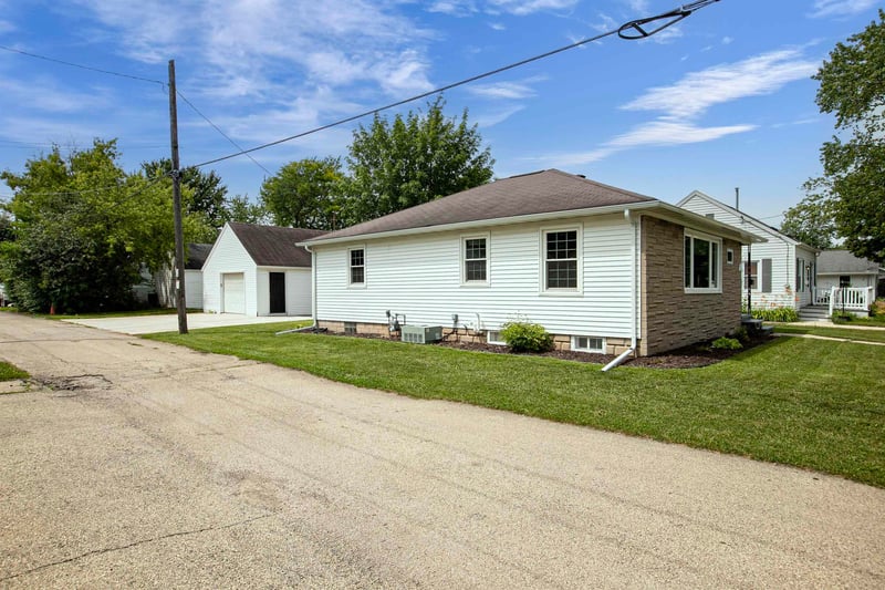 209 2nd St, Kimberly, WI 54136-1914