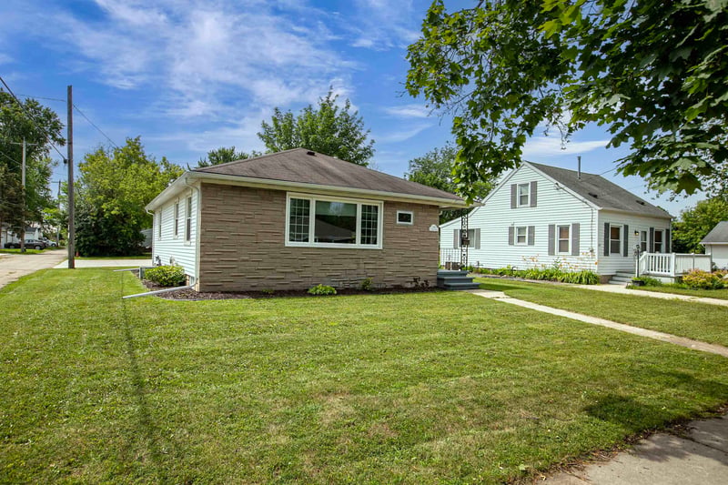 209 2nd St, Kimberly, WI 54136-1914