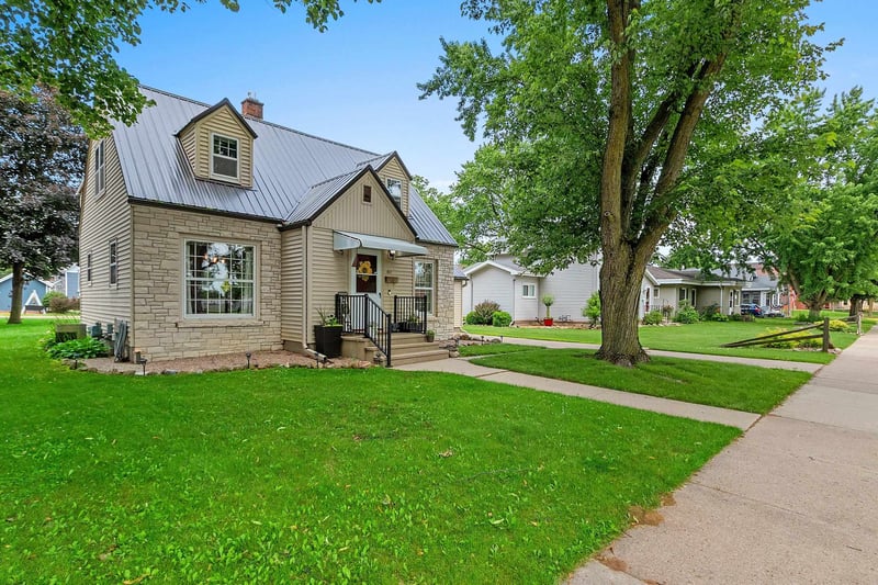 817 Main St, Shawano, WI 54166-3259