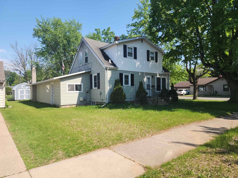 1020 Smalley St, Shawano, WI 54166-3232