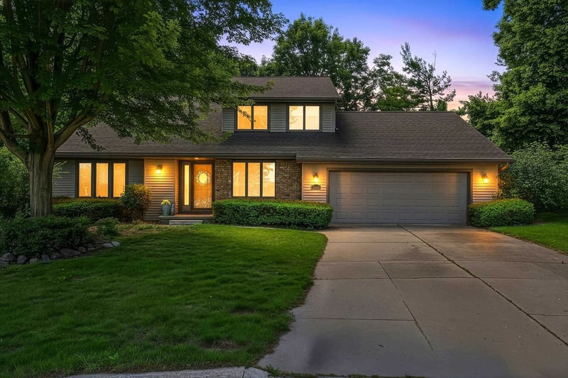 2641 Poplar Springs Cir, Green Bay, WI 54304-1816