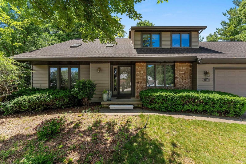 2641 Poplar Springs Cir, Green Bay, WI 54304-1816