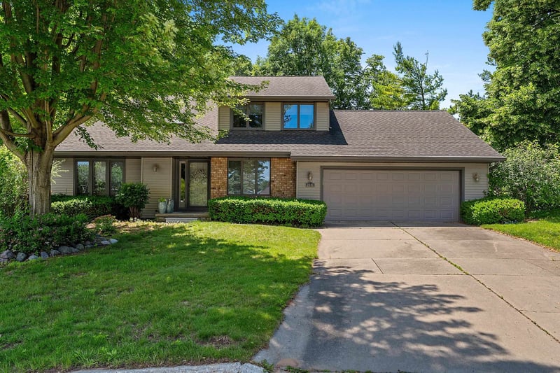 2641 Poplar Springs Cir, Green Bay, WI 54304-1816