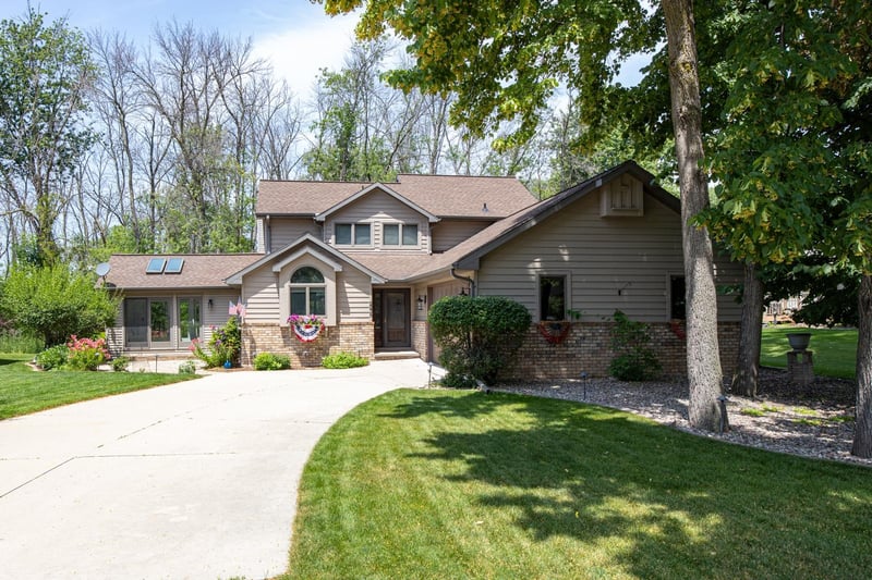 2238 Woodlawn Ln, Appleton, WI 54914