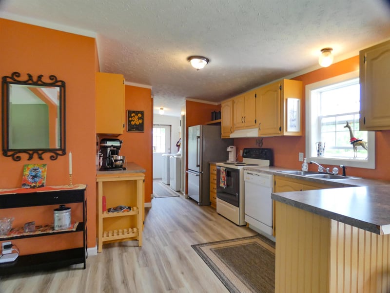 N3644 Green Valley Rd, Pulaski, WI 54162