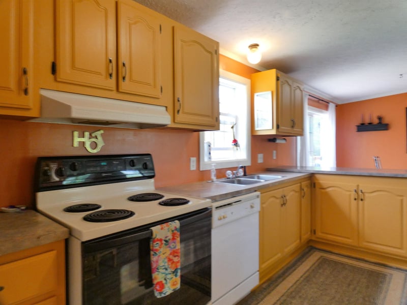 N3644 Green Valley Rd, Pulaski, WI 54162