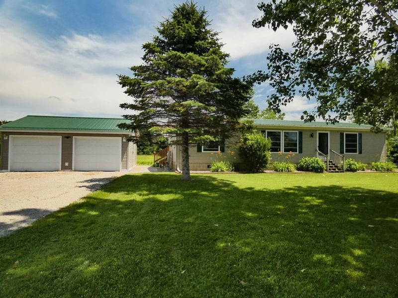 N3644 Green Valley Rd, Pulaski, WI 54162