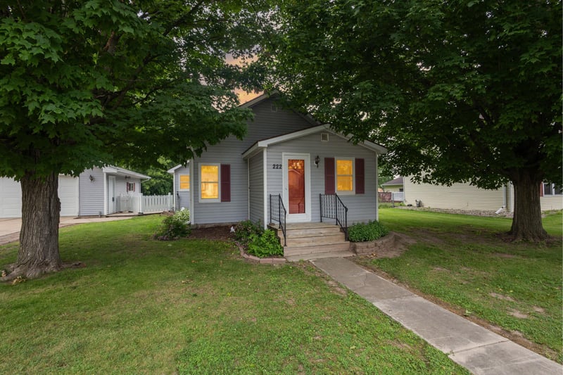 222 Pine St, Wrightstown, WI 54180
