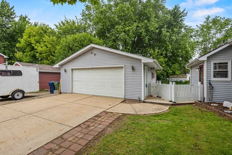 222 Pine St, Wrightstown, WI 54180