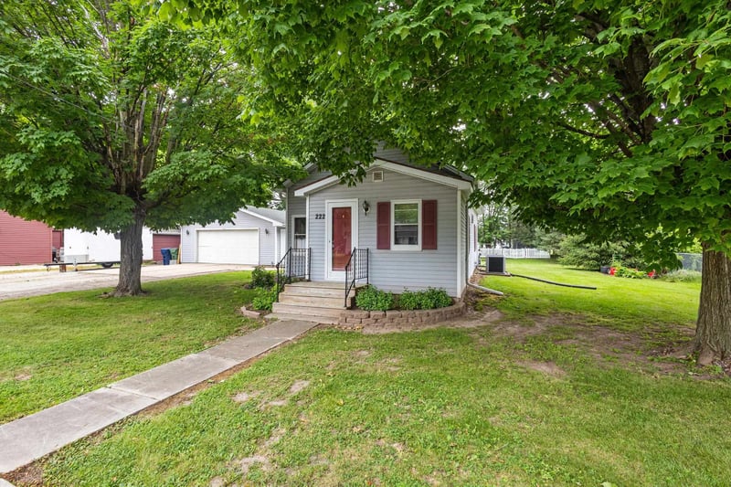 222 Pine St, Wrightstown, WI 54180