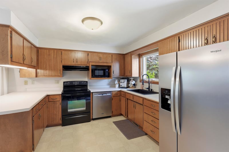 2605 Big Bend Dr, Appleton, WI 54914-1560