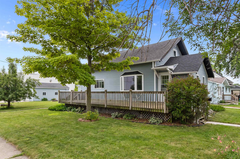 127 Madison St, Menasha, WI 54952