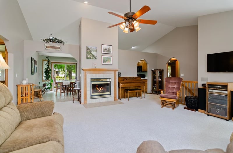 1280 Swan Ridge Trl, De Pere, WI 54115-8230