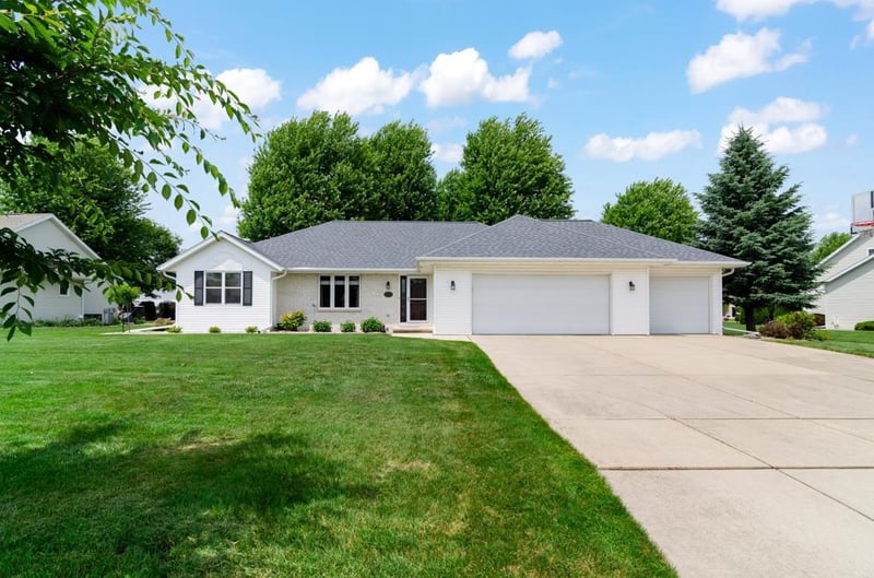 1280 Swan Ridge Trl, De Pere, WI 54115-8230