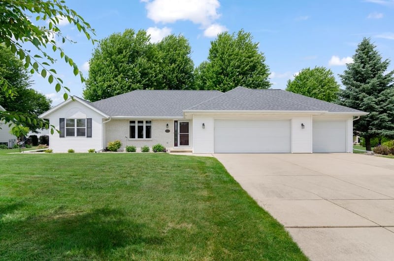1280 Swan Ridge Trl, De Pere, WI 54115-8230