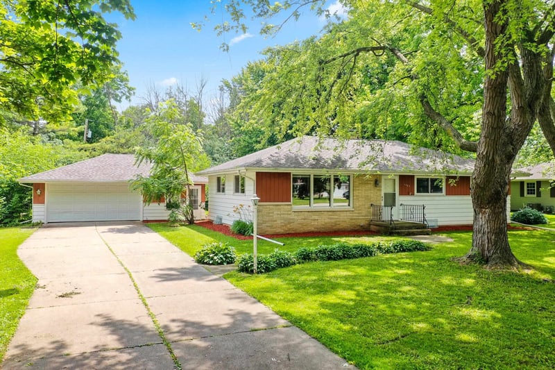 1502 Van Dyke Rd, Appleton, WI 54914