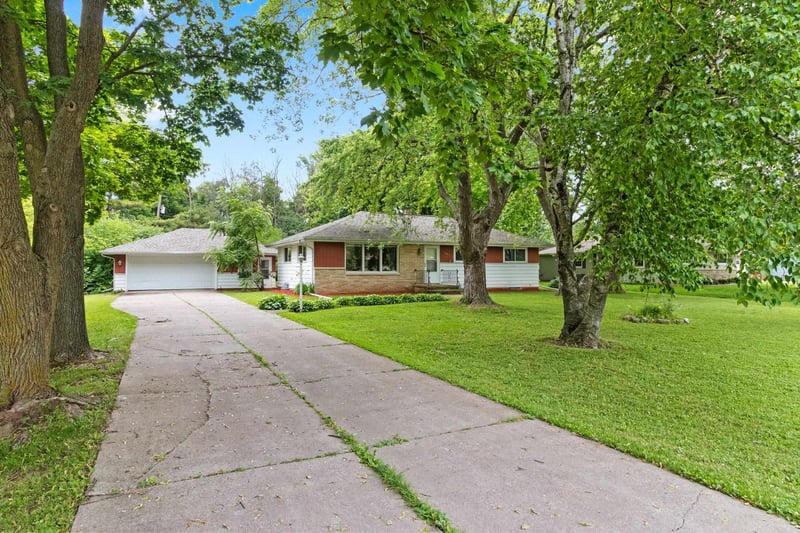 1502 Van Dyke Rd, Appleton, WI 54914