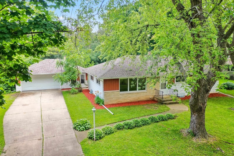 1502 Van Dyke Rd, Appleton, WI 54914