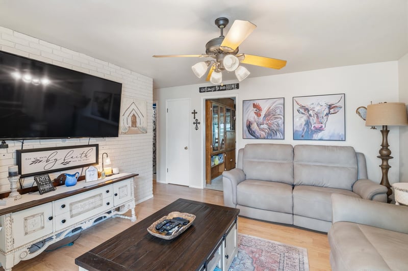 372 Mark Ct, Neenah, WI 54956