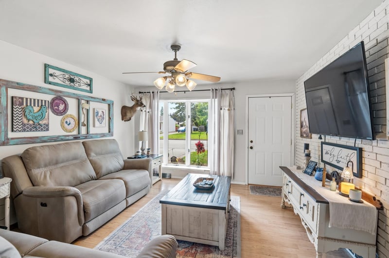 372 Mark Ct, Neenah, WI 54956