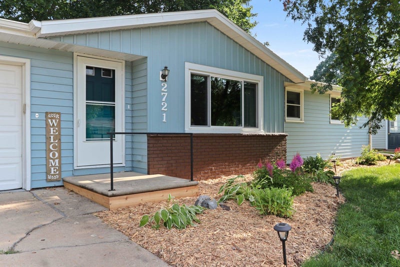 2721 Hazelwood Ln, Green Bay, WI 54304-1804