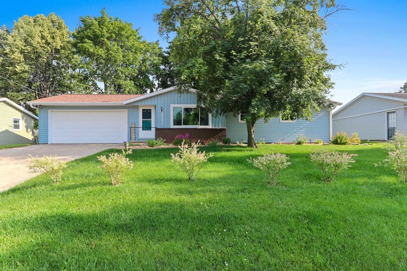 2721 Hazelwood Ln, Green Bay, WI 54304-1804