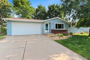 2721 Hazelwood Ln, Green Bay, WI 54304-1804