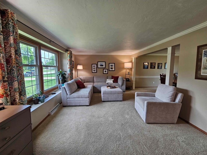422 Fox Croft Dr, De Pere, WI 54115-2440