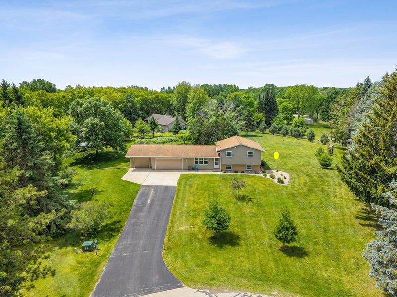 2861 Sunny Vale Ct, Green Bay, WI 54313