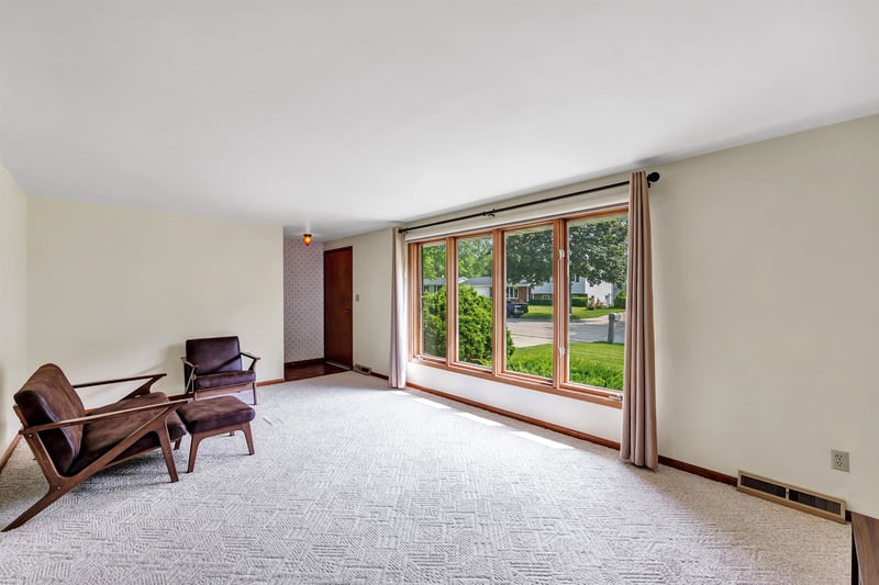 1172 Alice Dr, Green Bay, WI 54304