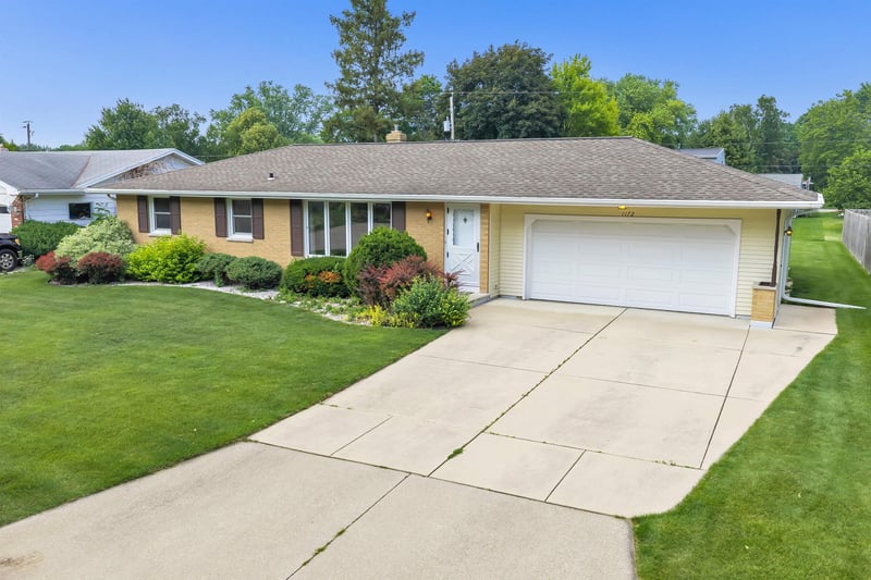 1172 Alice Dr, Green Bay, WI 54304