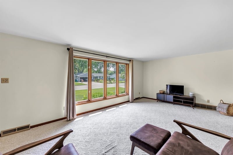 1172 Alice Dr, Green Bay, WI 54304