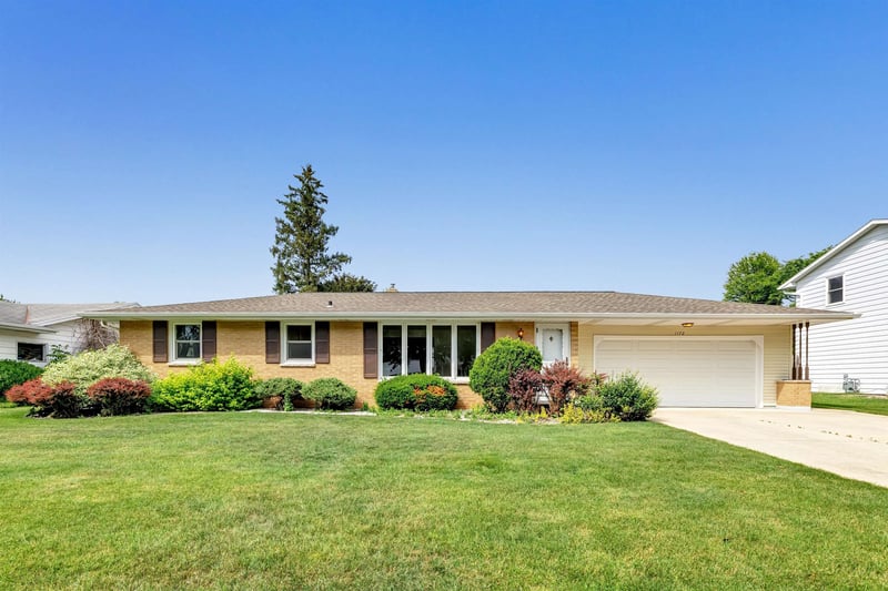 1172 Alice Dr, Green Bay, WI 54304