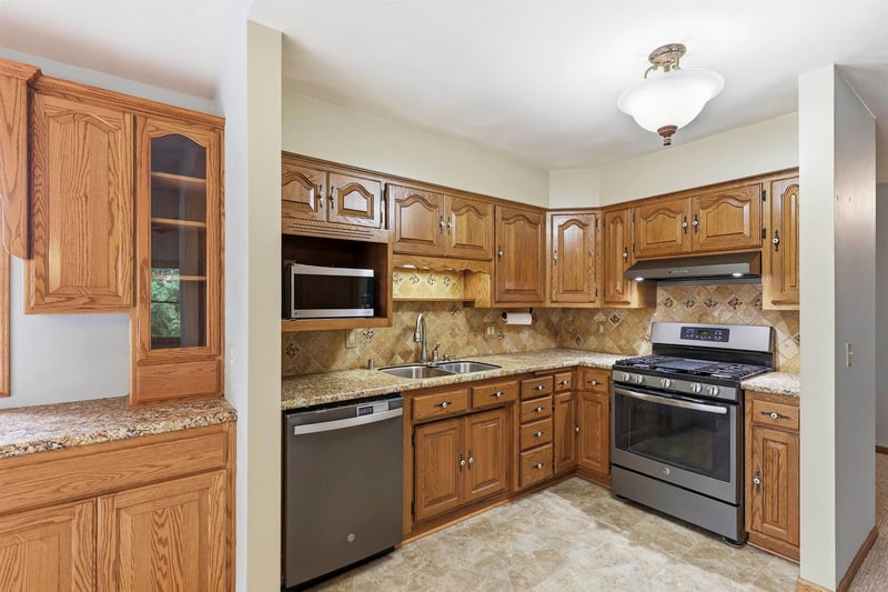 N334 Marion Ave, Appleton, WI 54915-9404