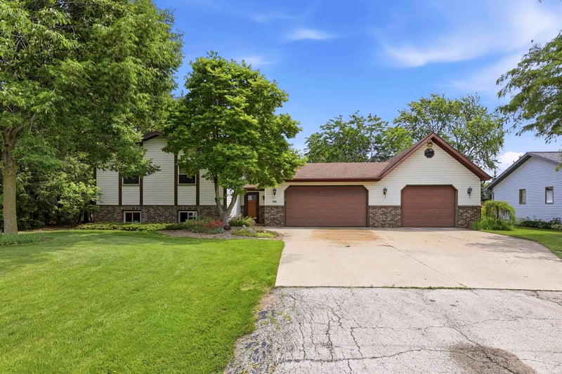 N334 Marion Ave, Appleton, WI 54915-9404