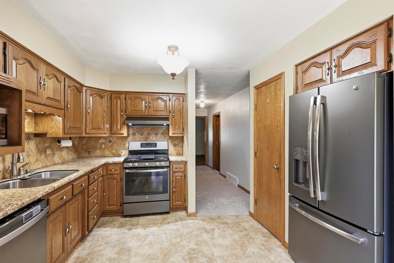 N334 Marion Ave, Appleton, WI 54915-9404