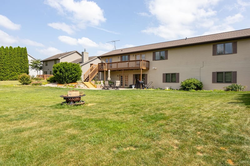 3318 Creek Side Dr, Oshkosh, WI 54904