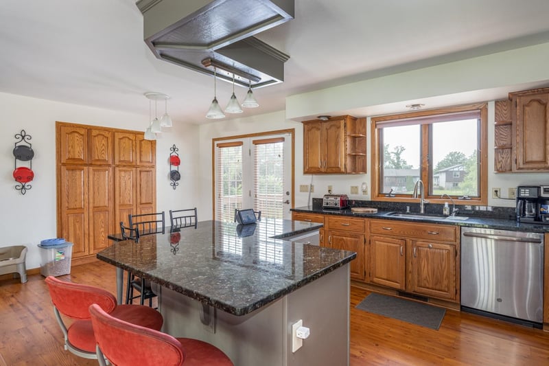 3318 Creek Side Dr, Oshkosh, WI 54904
