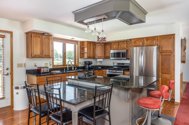3318 Creek Side Dr, Oshkosh, WI 54904