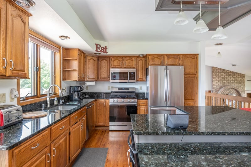 3318 Creek Side Dr, Oshkosh, WI 54904