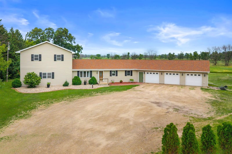 9670 State Road 21, Berlin, WI 54923-9601