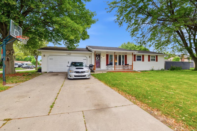 2525 Heather Rd, Green Bay, WI 54311