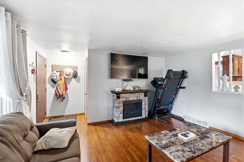 2525 Heather Rd, Green Bay, WI 54311