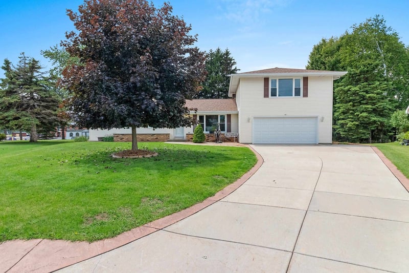 2931 Brookview Dr, Green Bay, WI 54313