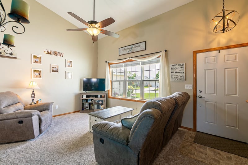 2530 Grassy Ln, Neenah, WI 54956