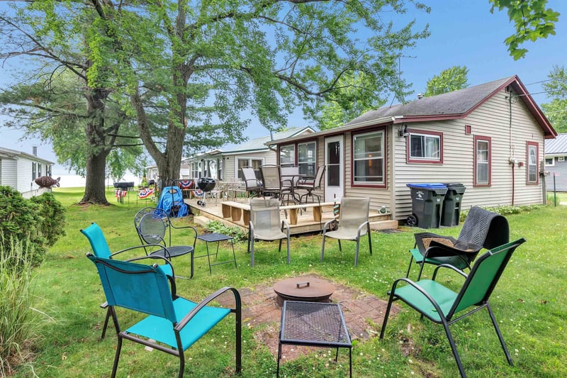 W6005 Lake Dr, Shawano, WI 54166