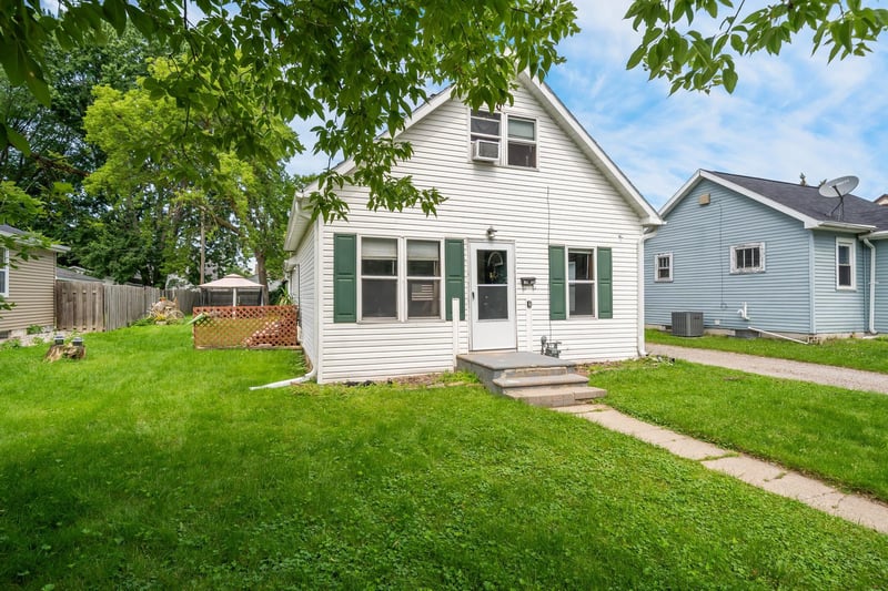 1016 Wirtz Ave, Green Bay, WI 54304-2544